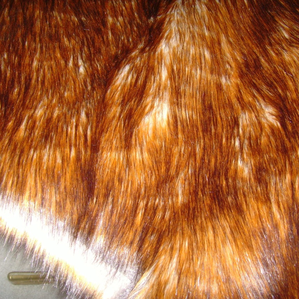 Reynard Fox Faux Fur Fabric (Remanent) - Picture 6 of 8